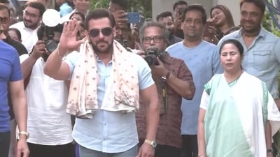 Bollywood actor Salman Khan with West Bengal chief minister Mamata Banerjee. (ANI)