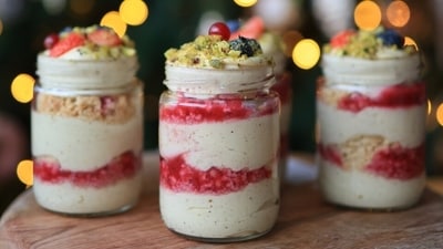 Yogurt Parfait: Layer Greek yoghurt, fresh berries, and granola in a glass or bowl. Drizzle with honey or maple syrup for added sweetness, and enjoy a light and satisfying evening snack. (Pexels) Yogurt Parfait: Layer Greek yoghurt, fresh berries, and granola in a glass or bowl. Drizzle with honey or maple syrup for added sweetness, and enjoy a light and satisfying evening snack. (Pexels)