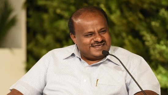 D(S) leader HD Kumaraswamy on Saturday said that he has not been contacted yet for the formation of the government in case of a hung assembly, (HT_PRINT)