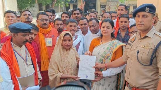 Rinki Kol defeated Samajwadi Party’s Kirti Kol to win the bypoll to the Chhanbey (SC) assembly seat. (Apna Dal S( )| Twitter)