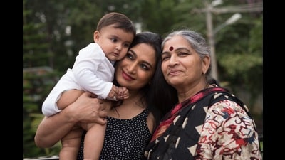 (L-R) An old photo of Ashmitha, Shwetha Srivatsav and her mother Vinodini Krishnappa (L-R) An old photo of Ashmitha, Shwetha Srivatsav and her mother Vinodini Krishnappa