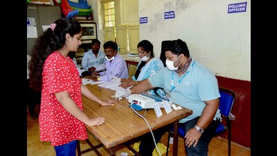 A polling official administers indelible ink to a voter at a polling booth during the Karnataka Legislative Assembly elections 2023 (ANI/PIB) A polling official administers indelible ink to a voter at a polling booth during the Karnataka Legislative Assembly elections 2023 (ANI/PIB)