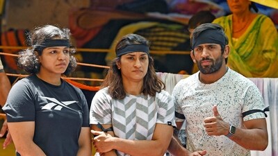 Wrestlers Bajrang Punia, Sakshi Mallik and Vinesh Phogat wearing black ribbons marking 'Black Day' during their ongoing protest against the alleged sexual harassment of players by WFI chief Brij Bhushan Sharan Singh. (ANI)
