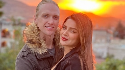 Aashka Goradia announced her pregnancy with husband Brent Goble. Aashka Goradia announced her pregnancy with husband Brent Goble.