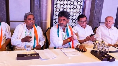 Senior Congress leaders Siddaramaiah, D.K. Shivakumar and others during the Congress Legislature Party (CLP) meeting, in Bengaluru. (PTI) Senior Congress leaders Siddaramaiah, D.K. Shivakumar and others during the Congress Legislature Party (CLP) meeting, in Bengaluru. (PTI)