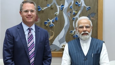 Prime Minister Narendra Modi along with Walmart CEO Doug McMillon (Twitter/Walmart)