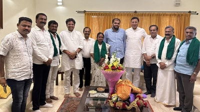 Latha Mallikarjun joins Congress (Twitter/Randeep Singh Surjewala)