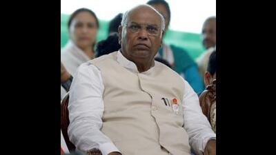 Mallikarjun Kharge, president of India National Congress,has been summoned on July 10 by Sangrur court. (HT File)