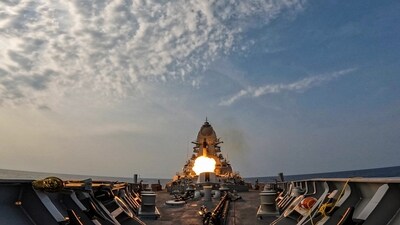 INS Mormugao successfully launches BrahMos missile. (HT/Yogesh Naik) INS Mormugao successfully launches BrahMos missile. (HT/Yogesh Naik)