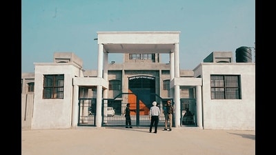 The main gate of Bathinda Central jail which houses 60 hardened criminals. (HT photo)
