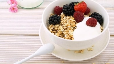 3. Overnight oats: Overnight oats can be prepared the night before by mixing oats with milk or yoghurt and toppings like fruit, nuts and seeds. It's a high-fibre and protein-rich breakfast option. (Pixabay) 3. Overnight oats: Overnight oats can be prepared the night before by mixing oats with milk or yoghurt and toppings like fruit, nuts and seeds. It's a high-fibre and protein-rich breakfast option. (Pixabay)