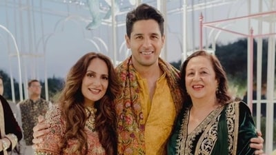 Sidharth Malhotra wished his mother Rimma Malhotra and actor-wife Kiara Advani's mom Genevieve Advani with a throwback picture from the actors' February wedding. Sidharth Malhotra wished his mother Rimma Malhotra and actor-wife Kiara Advani's mom Genevieve Advani with a throwback picture from the actors' February wedding. 