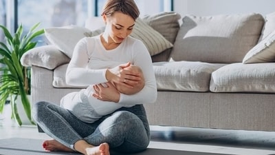 After delivery in rheumatoid arthritis sometimes inflammation can go worse as suggested by certain studies. (Freepik) After delivery in rheumatoid arthritis sometimes inflammation can go worse as suggested by certain studies. (Freepik)