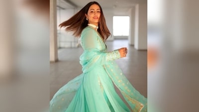 To complete her ethnic look, Hina accessorised her outfit with a beautiful white layered choker necklace and statement silver studs. (Instagram/@realhinakhan) To complete her ethnic look, Hina accessorised her outfit with a beautiful white layered choker necklace and statement silver studs. (Instagram/@realhinakhan)