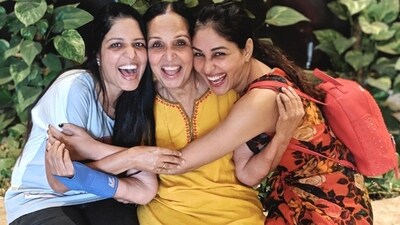 Pooja Chopra (right) with her mom (centre) and sister (left). Pooja Chopra (right) with her mom (centre) and sister (left).