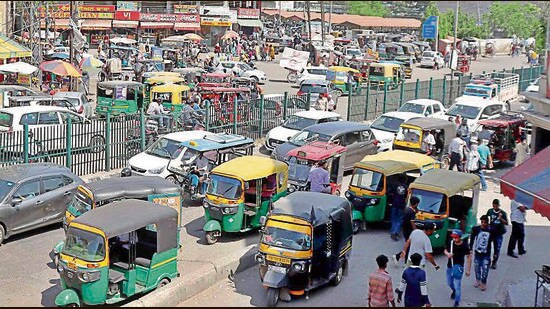 According to the office of traffic police, there are more than 25,000 auto-rickshaws and e-rickshaws on city roads. (Manish/HT)