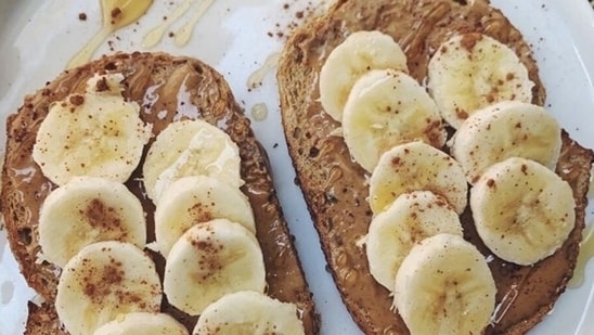 6. Peanut butter and banana toast: Whole-grain toast topped with peanut butter and sliced banana is a high-protein and high-fibre breakfast option.&nbsp;(Pinterest)