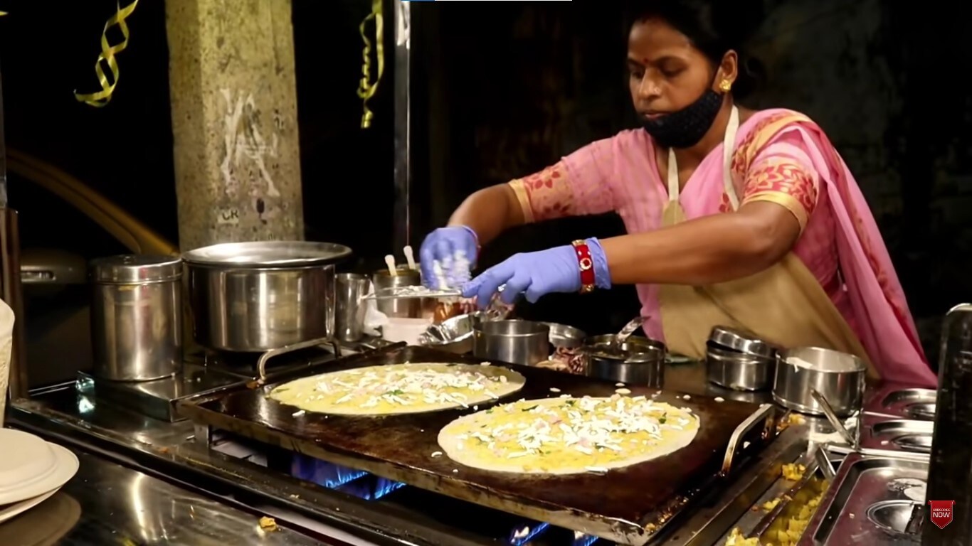 Geeta Jaiswal prepares dosas at her stall, Mrs Idli in Shalimar Bagh. Geeta Jaiswal prepares dosas at her stall, Mrs Idli in Shalimar Bagh.