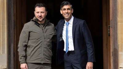 Britain's Prime Minister, Rishi Sunak, right, greets Ukraine's President, Volodymyr Zelenskyy, after his arrival in England. (AP) Britain's Prime Minister, Rishi Sunak, right, greets Ukraine's President, Volodymyr Zelenskyy, after his arrival in England. (AP)