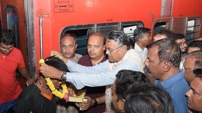 Gujarat Fisheries Minister Raghavji Patel welcoming the fishermen. (BJP Gujarat | Twitter) Gujarat Fisheries Minister Raghavji Patel welcoming the fishermen. (BJP Gujarat | Twitter)
