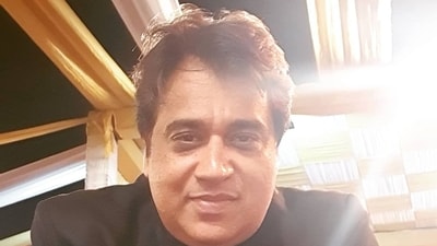 Manu Rishi Chadha was recently seen in U-Turn and United Kachche. Manu Rishi Chadha was recently seen in U-Turn and United Kachche.