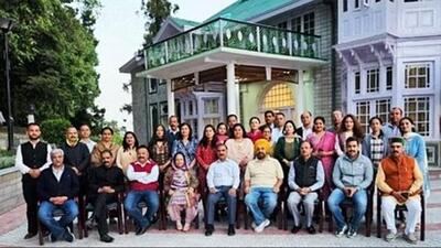 Newly elected Congress councillors with chief minister Sukhvinder Singh Sukhu and party leader Pratibha Singh in Shimla. (HT Photo) Newly elected Congress councillors with chief minister Sukhvinder Singh Sukhu and party leader Pratibha Singh in Shimla. (HT Photo)
