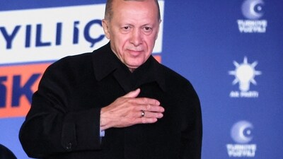 Turkish President Tayyip Erdogan speaks at the AK Party headquarters in Ankara, Turkey May 15, 2023. (REUTERS)