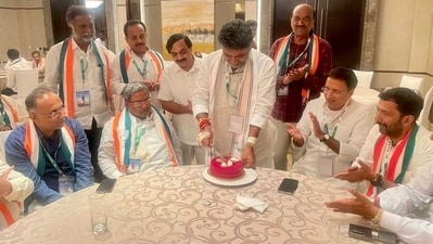 Congress leader DK Shivakumar on his birthday eve with Siddaramaiah, Randeep Singh Surjewala and other Congress leaders. (Source: DK Shivakumar/Twitter) Congress leader DK Shivakumar on his birthday eve with Siddaramaiah, Randeep Singh Surjewala and other Congress leaders. (Source: DK Shivakumar/Twitter)