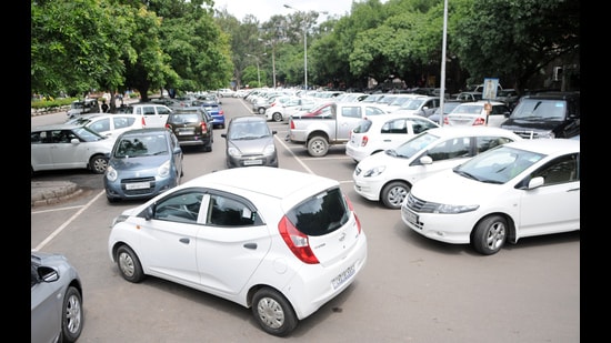 After the Municipal Corporation Chandigarh (MCC) took over the operations of parking lots in the city following the termination of contractors involved in the alleged multi-crore scam, the revenue of the civic body dipped drastically by about 50%. (HT File Photo)