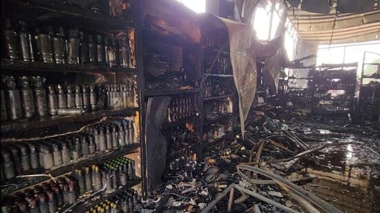 Gurugram, India-May 14, 2023: Fire broke out in a liquor shop at sector-56 road on early morning near sector-55-56 rapid metro station, no one was injured in this incident, in Gurugram, India, on Sunday, 14 May 2023. (Photo by Parveen Kumar/Hindustan Times)
