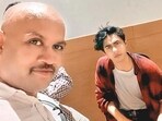 The viral selfie shows KP Gosavi, who was a panch witness to the seizure of 6 grams of charas from Arbaaz Merchant on Cordelia, posing triumphantly with Aryan Khan. (HT Photo) The viral selfie shows KP Gosavi, who was a panch witness to the seizure of 6 grams of charas from Arbaaz Merchant on Cordelia, posing triumphantly with Aryan Khan. (HT Photo)