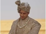 Ranbir Kapoor recreated Sidharth Malhotra's wedding moment in an interview. Ranbir Kapoor recreated Sidharth Malhotra's wedding moment in an interview.