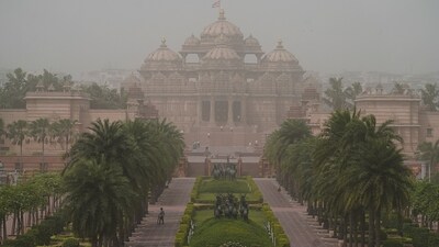 The city recorded a minimum temperature of 27.4 degrees Celsius, a notch more than normal. The maximum temperature is likely to settle around 40 degrees Celsius.&nbsp; (ANI)