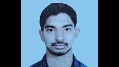 After an initial investigation, the police officers said they suspected that the man was killed with a heavy object and that it was not a case of death due to trespassing. On searching the body, the officers found an identity card and a wallet, however, the mobile phone of Patil was missing which confirmed their notion that there was someone else with him during his death. (HT PHOTO) After an initial investigation, the police officers said they suspected that the man was killed with a heavy object and that it was not a case of death due to trespassing. On searching the body, the officers found an identity card and a wallet, however, the mobile phone of Patil was missing which confirmed their notion that there was someone else with him during his death. (HT PHOTO)