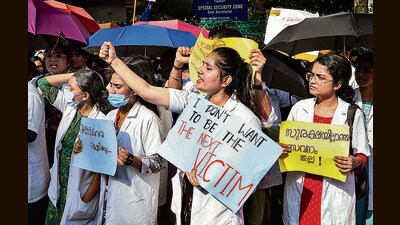 Doctors and medical students raise slogans during their protest against the killing of a doctor, Kerala, May 10, 2023 (PTI) Doctors and medical students raise slogans during their protest against the killing of a doctor, Kerala, May 10, 2023 (PTI)