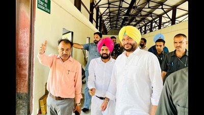 Member of Parliament Ravneet Bittu inspecting the ongoing work at the Ludhiana Railway station on Tuesday. (HT Photo)