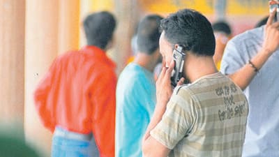 Mobile subscribers can block their cellphone’s IMEI by submitting a blocking request on the portal along with a copy of the police complaint or through the state police. (HT Photo)