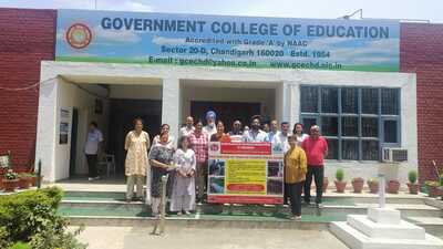 NSS incharge Dr Ravneet Chawla extended a vote of thanks to the guest speaker and gave assurance that the training shall be used for the benefit of the community. (HT Photo)