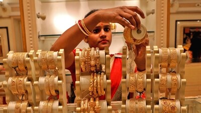 A saleswoman shows gold bangles to a customer at a jewellery showroom in Kolkata, India. (REUTERS/ File)