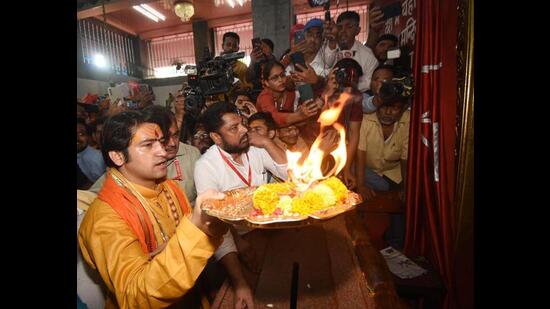 ‘Bageshwar Baba’Dhirendra Shastri at Mahavir temple in Patna on Tuesday. (Santosh Kumar/HT Photo)