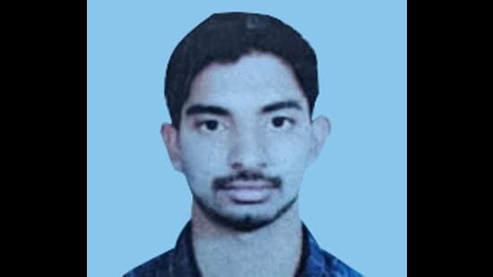 After an initial investigation, the police officers said they suspected that the man was killed with a heavy object and that it was not a case of death due to trespassing. On searching the body, the officers found an identity card and a wallet, however, the mobile phone of Patil was missing which confirmed their notion that there was someone else with him during his death. (HT PHOTO)