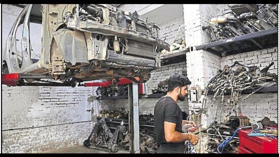Vehicles scrapping in process at Industrial Area Phase 1 in Chandigarh on Tuesday. (HT Photo)