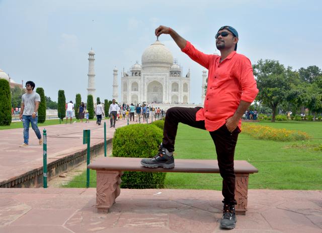 “In an older time, one stood before the Taj Mahal or the Kanchenjunga. These photos, without accompanying words or location in albums, demanded an acquaintance with history and geography in the viewer.” (Shutterstock) “In an older time, one stood before the Taj Mahal or the Kanchenjunga. These photos, without accompanying words or location in albums, demanded an acquaintance with history and geography in the viewer.” (Shutterstock)