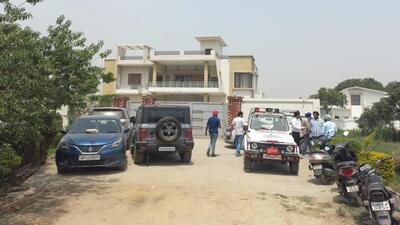 A team of the NIA at a farmhouse in Udham Singh Nagar’s Bajpur tehsil’s Ratanpura village (HT Photo) A team of the NIA at a farmhouse in Udham Singh Nagar’s Bajpur tehsil’s Ratanpura village (HT Photo)