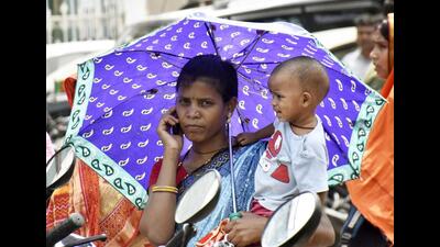According to the daily bulletin, Patna’s maximum temperature stood at 38.3°C. (Santosh Kumar/HT Photo) According to the daily bulletin, Patna’s maximum temperature stood at 38.3°C. (Santosh Kumar/HT Photo)