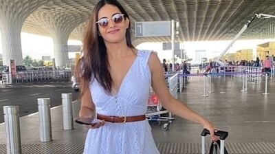 Amyra Dastur was spotted at the Mumbai airport. For her travel, she wore a white dress. She smiled and posed for the paparazzi. 