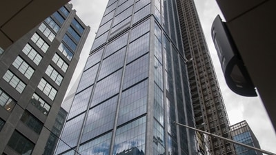 New York's high-end real estate market is cooling off, as median sale prices fall in 28 of 50 most-expensive neighborhoods, says PropertyShark report. (Bloomberg) New York's high-end real estate market is cooling off, as median sale prices fall in 28 of 50 most-expensive neighborhoods, says PropertyShark report. (Bloomberg)