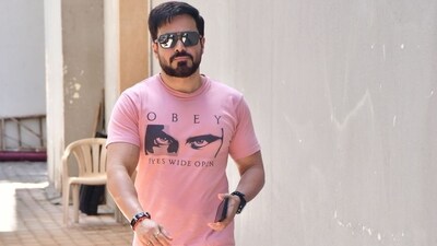 Emraan Hashmi was spotted outside a building in Khar, Mumbai. He wore a pink T-shirt and pants. The actor also wore sunglasses. Emraan Hashmi was spotted outside a building in Khar, Mumbai. He wore a pink T-shirt and pants. The actor also wore sunglasses.