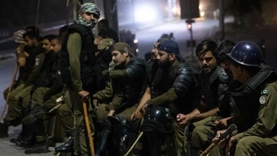 Police block a main road leading to the residence of Pakistan's former PM Imran Khan in Lahore on Wednesday, (Bloomberg) Police block a main road leading to the residence of Pakistan's former PM Imran Khan in Lahore on Wednesday, (Bloomberg)