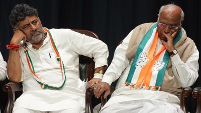 Congress president Mallikarjun Kharge with Karnataka Congress president DK Shivakumar. (PTI) Congress president Mallikarjun Kharge with Karnataka Congress president DK Shivakumar. (PTI)